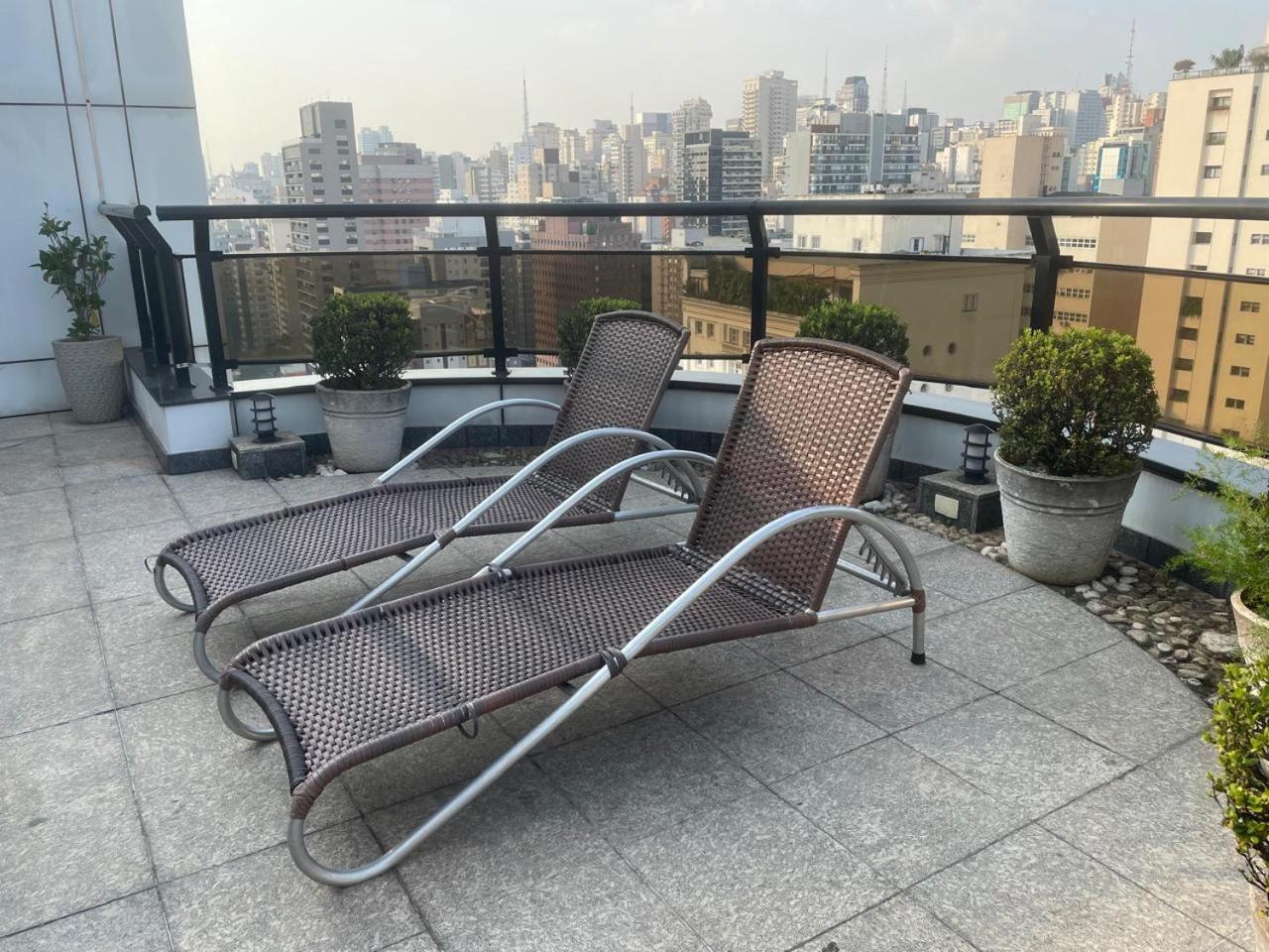 Flat Aconchegante Nos Jardins Com Piscina & Estacionamento Inclusos * São Paulo