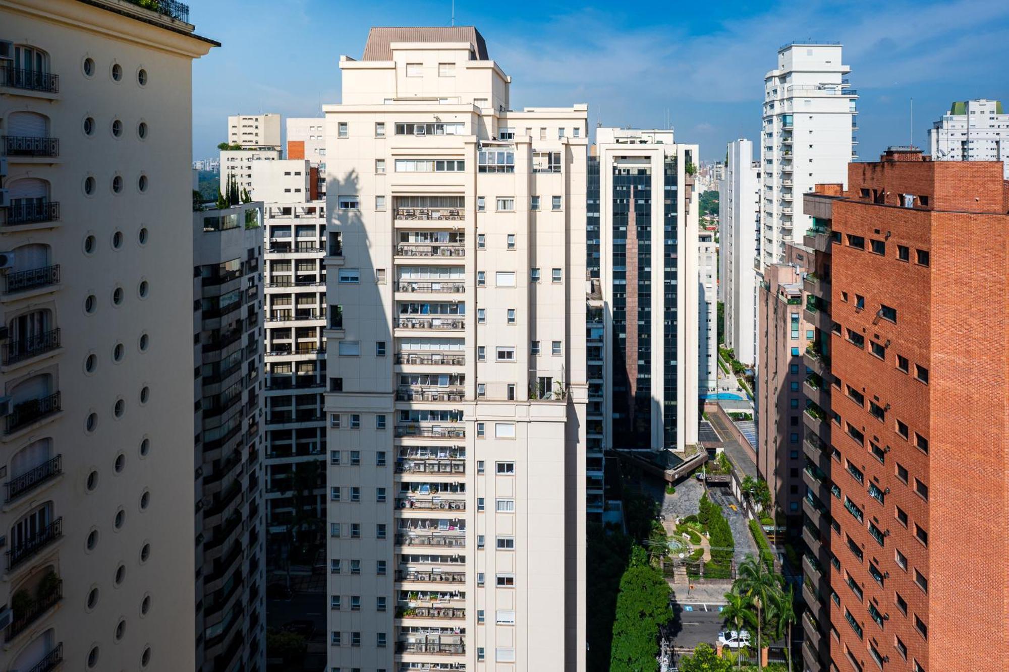 Flat Aconchegante Nos Jardins Com Piscina & Estacionamento Inclusos