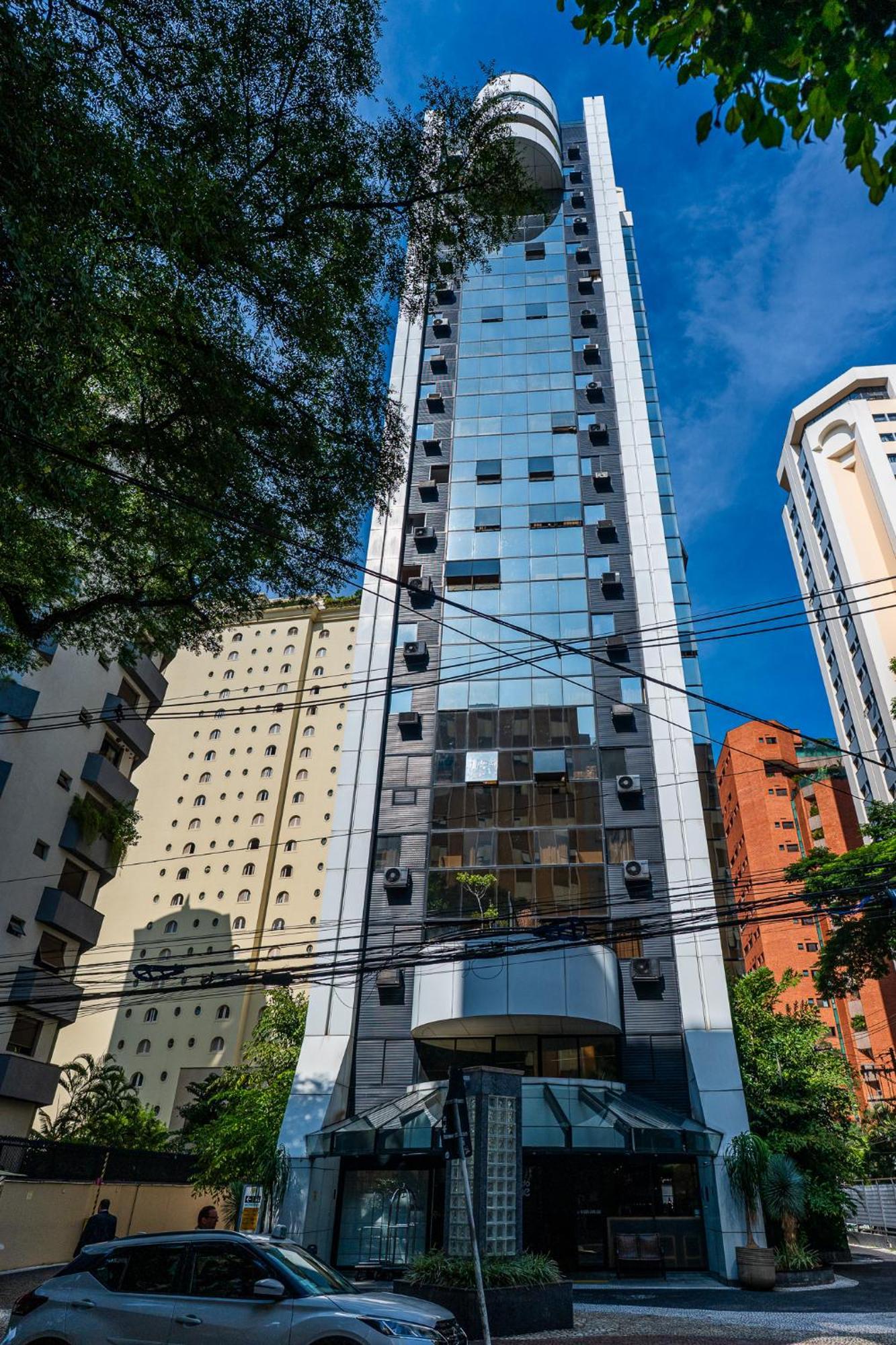 Flat Aconchegante Nos Jardins Com Piscina & Estacionamento Inclusos
